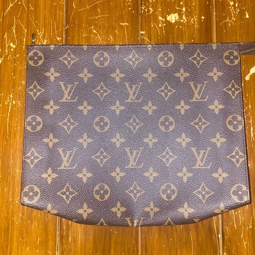 Authentic Louis Vuitton Toiletry 26